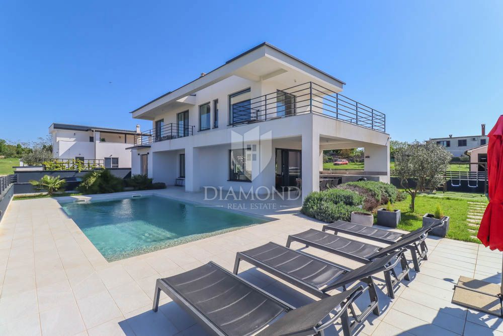 Villa moderna con vista mare, dintorni di Fasana