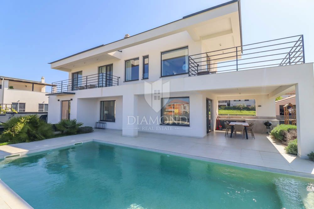 Villa moderna con vista mare, dintorni di Fasana