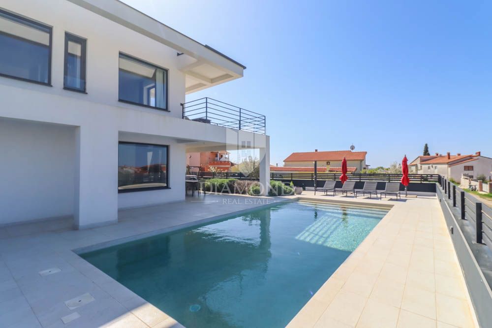 Villa moderna con vista mare, dintorni di Fasana