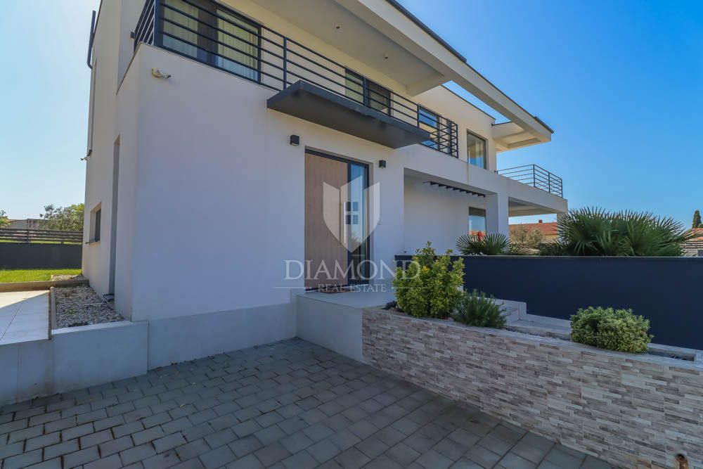 Villa moderna con vista mare, dintorni di Fasana