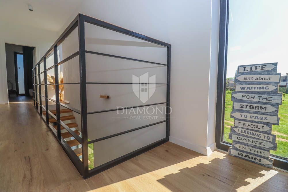 Villa moderna con vista mare, dintorni di Fasana