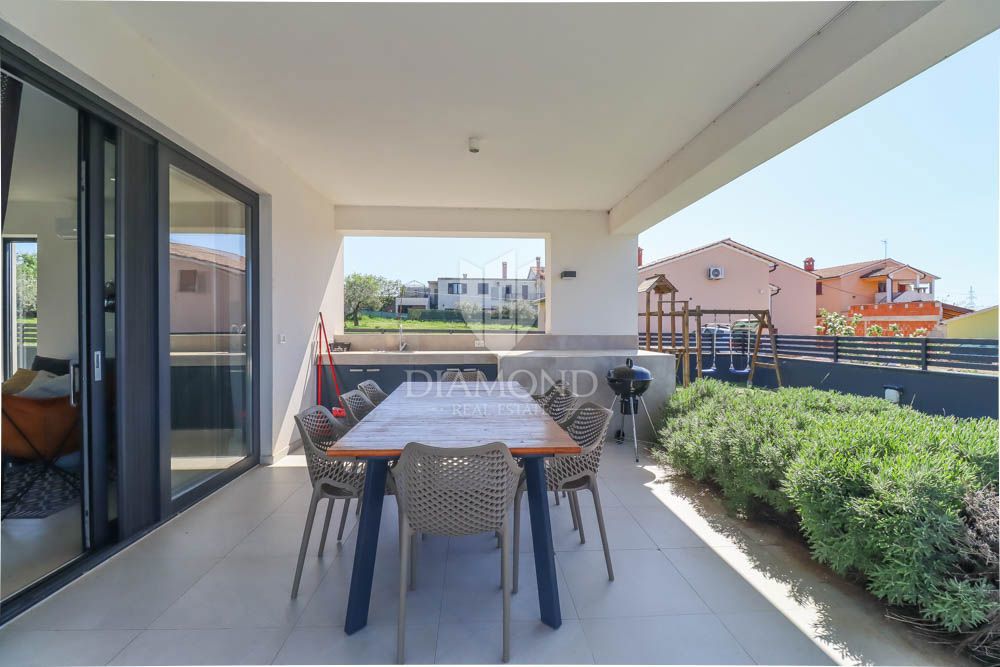 Villa moderna con vista mare, dintorni di Fasana