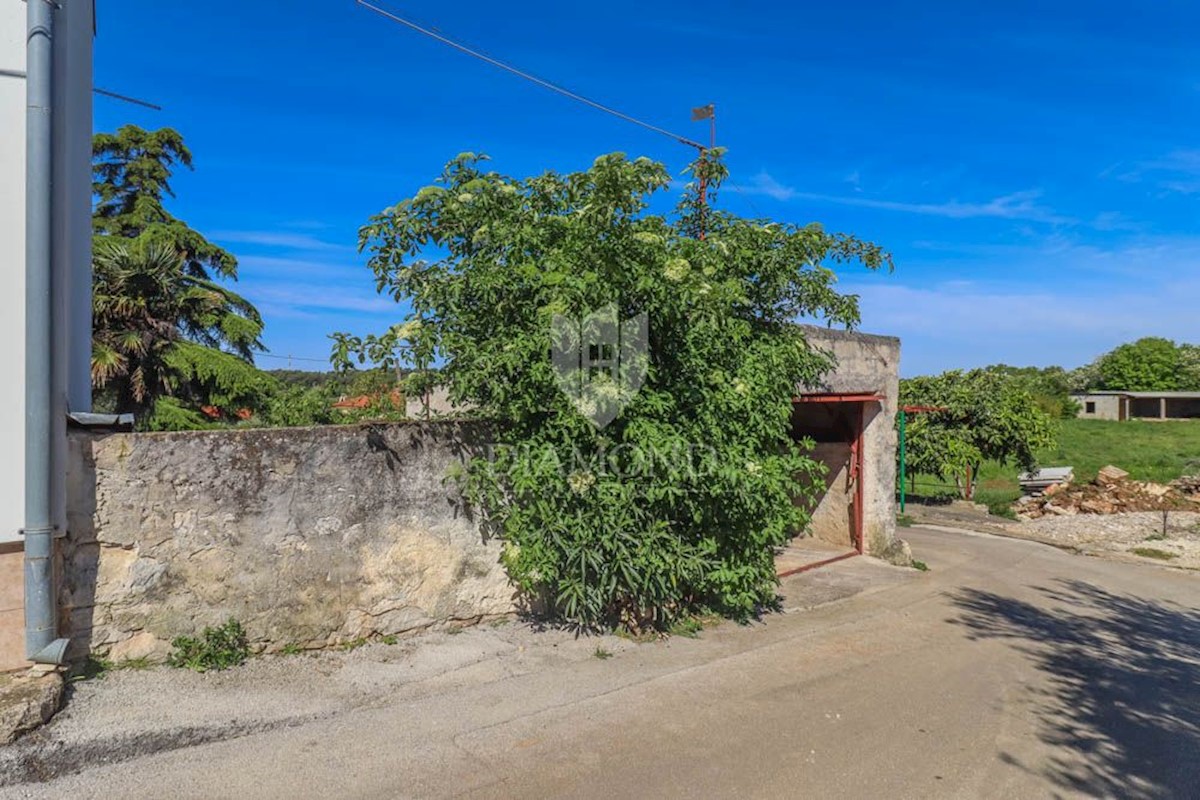 Opportunità di ristrutturazione vicino al mare, zona Medolino