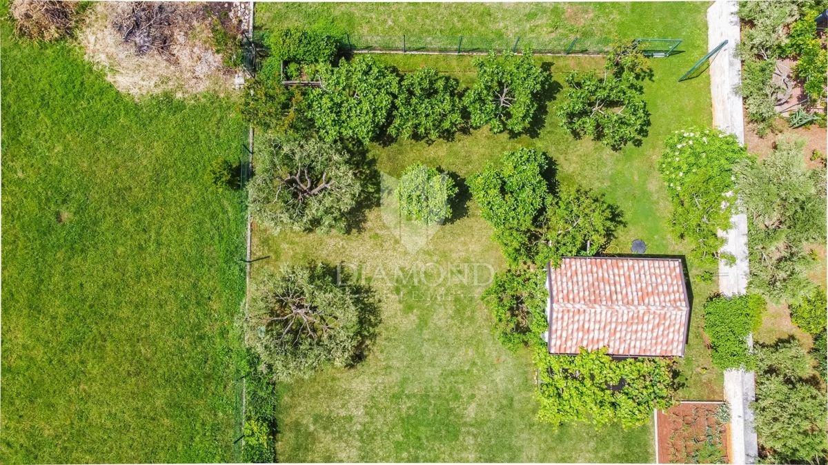 Umago, San Lorenzo, terreno edificabile vicino al mare!