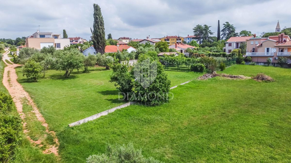 Umago, San Lorenzo, terreno edificabile vicino al mare!