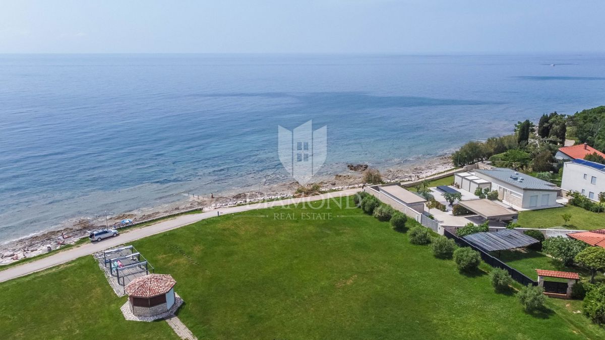 Umago, San Lorenzo, terreno edificabile vicino al mare!