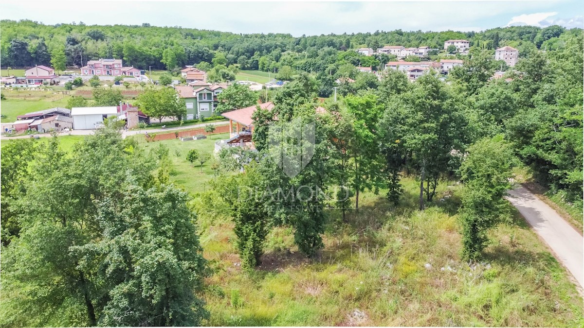 Istria, Montona - dintorni, terreno con permesso di costruzione!