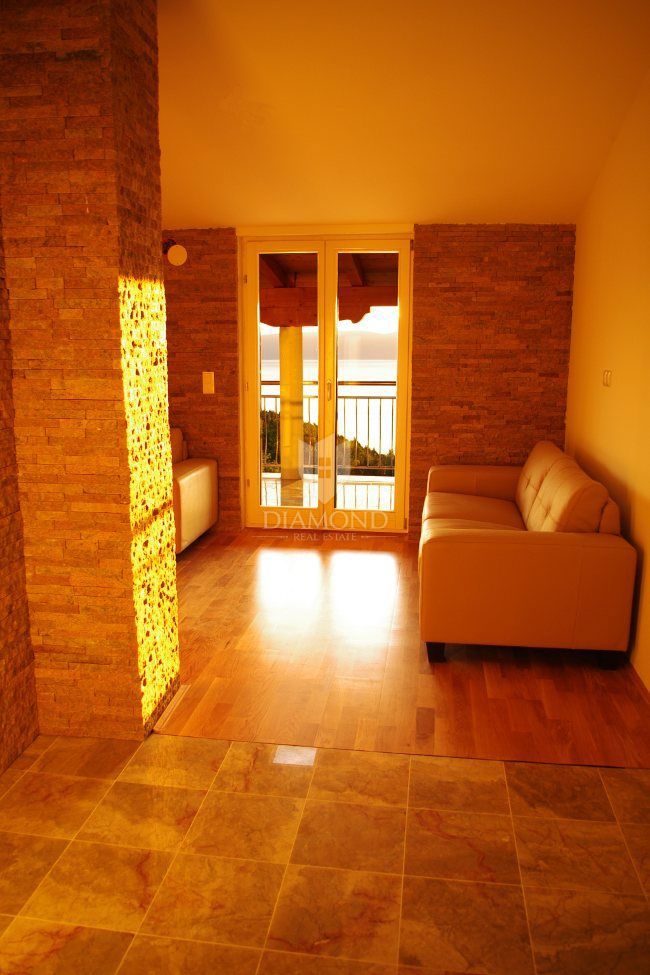 Rabac, una bella casa con vista libera sul mare 