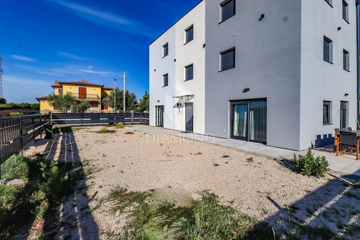 Casa bifamiliare vicino al centro di Umago!