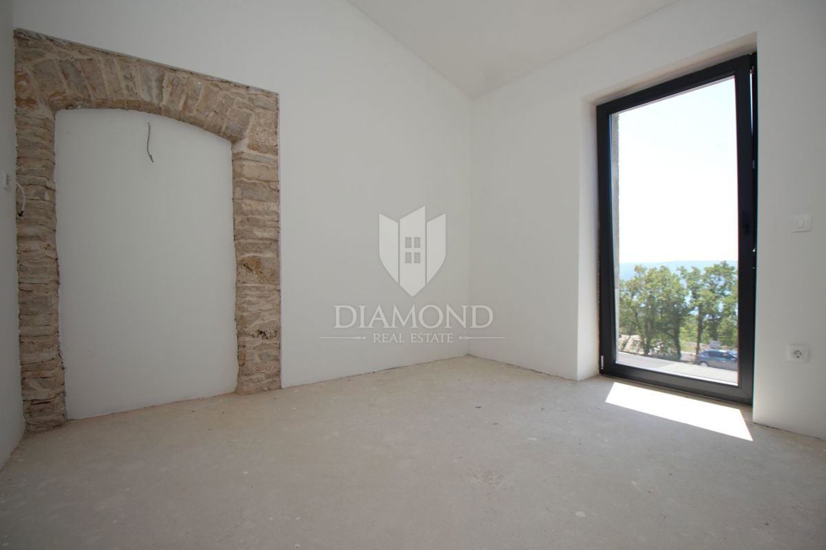 Labin, dintorni, casa ristrutturata con vista mare