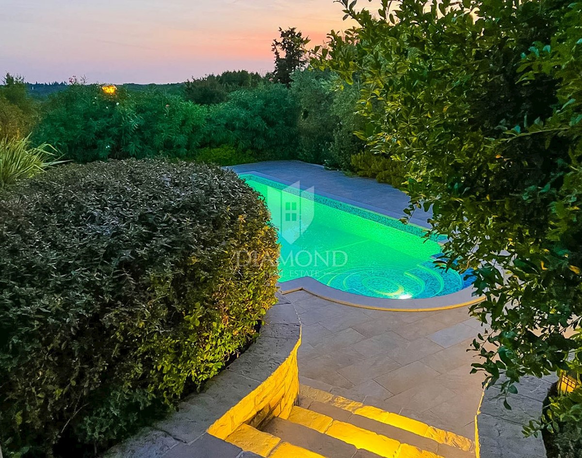 Verteneglio! Casa in pietra con vista mare e piscina!