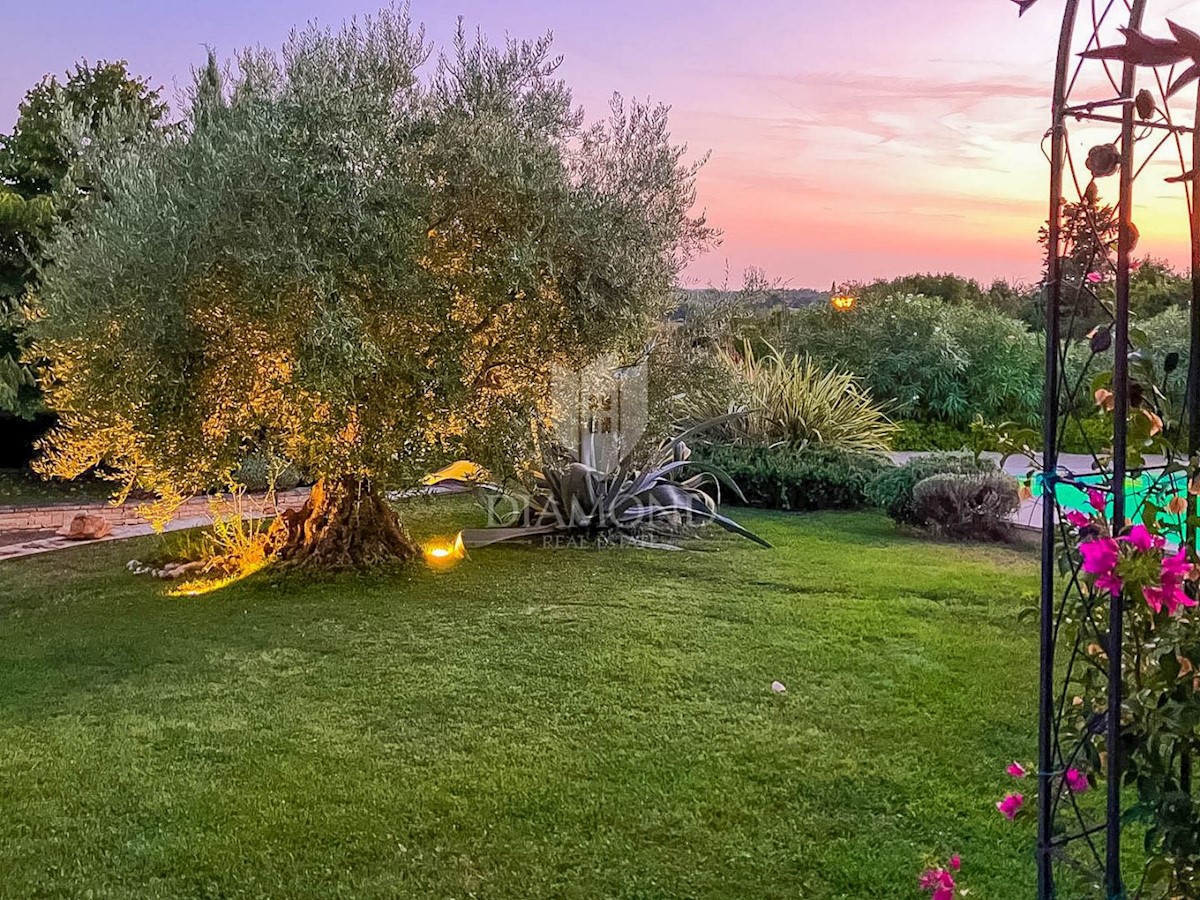 Verteneglio! Casa in pietra con vista mare e piscina!