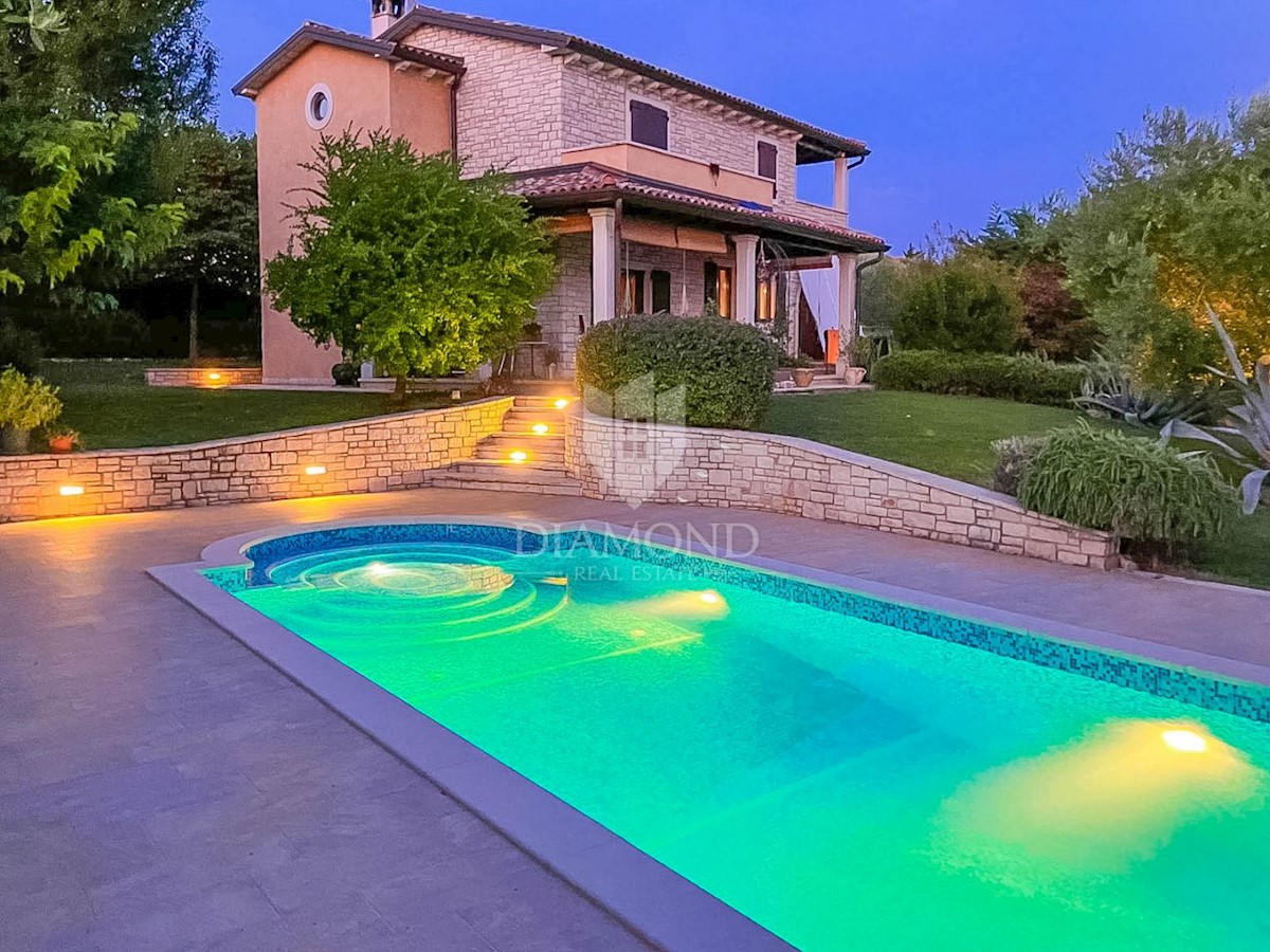 Verteneglio! Casa in pietra con vista mare e piscina!