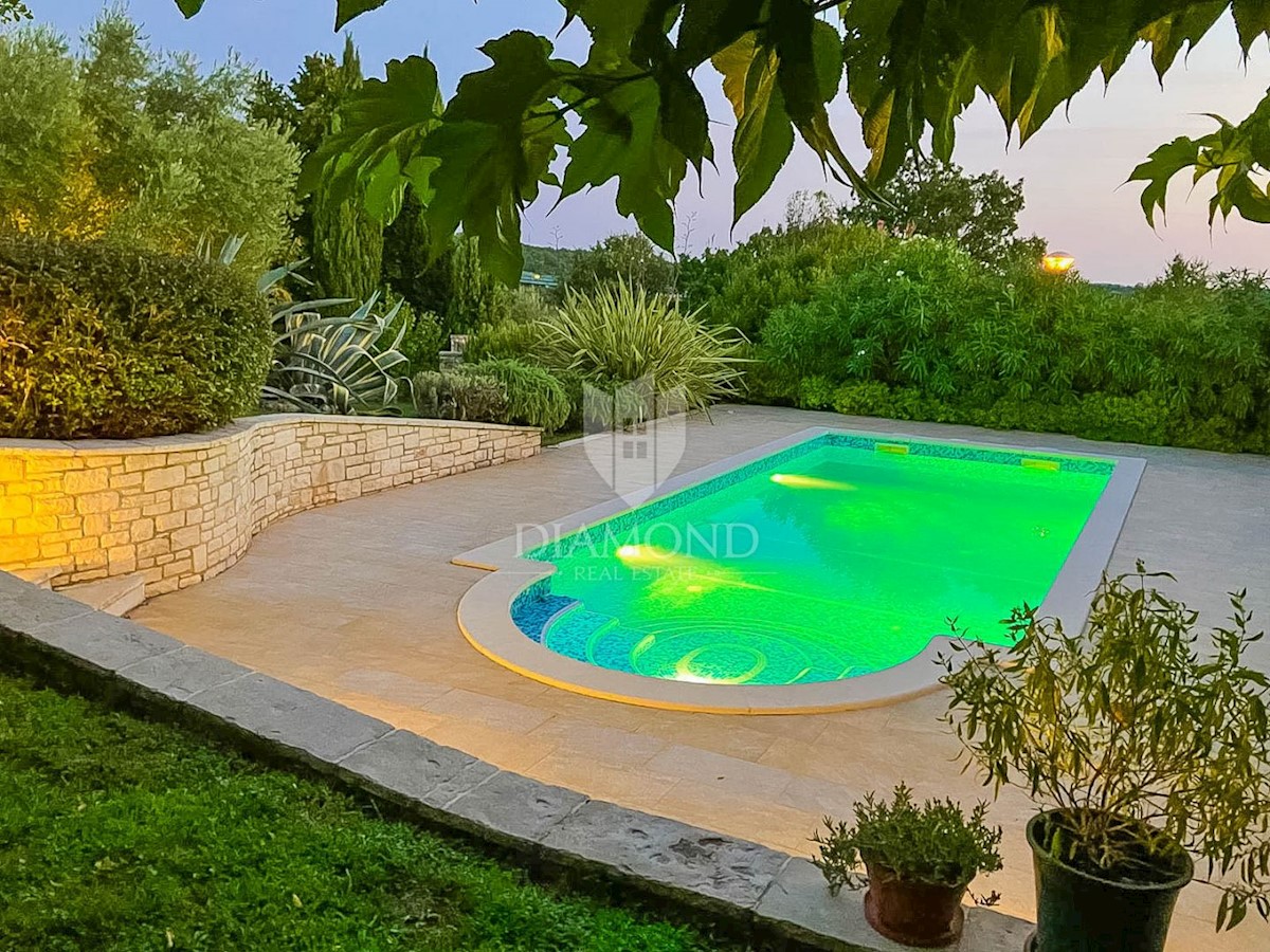 Verteneglio! Casa in pietra con vista mare e piscina!