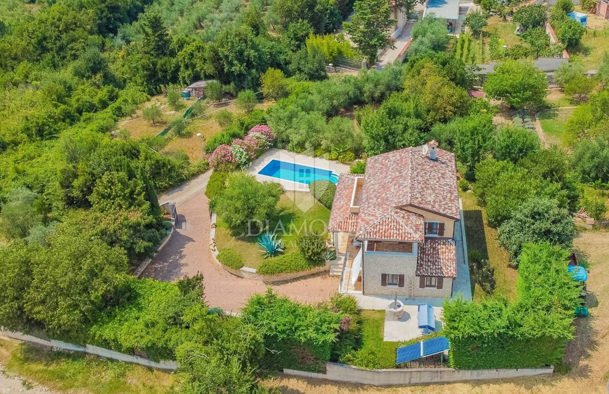 Verteneglio! Casa in pietra con vista mare e piscina!