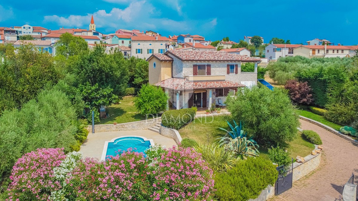 Verteneglio! Casa in pietra con vista mare e piscina!