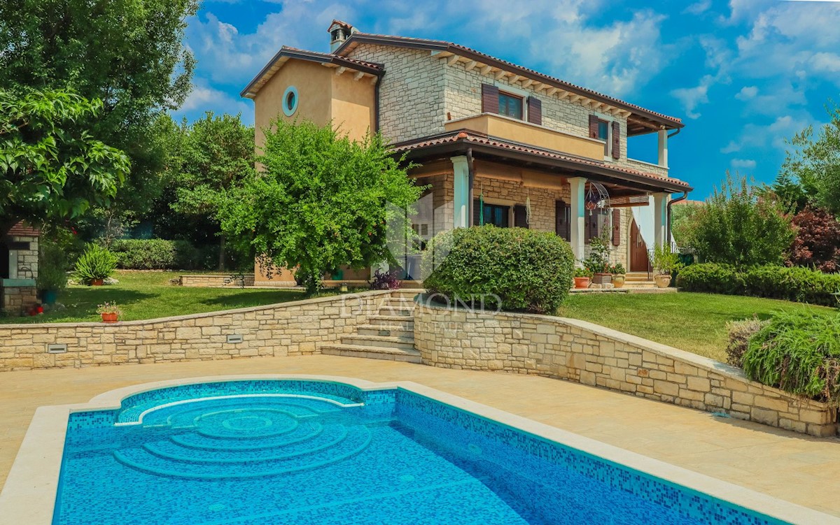 Verteneglio! Casa in pietra con vista mare e piscina!