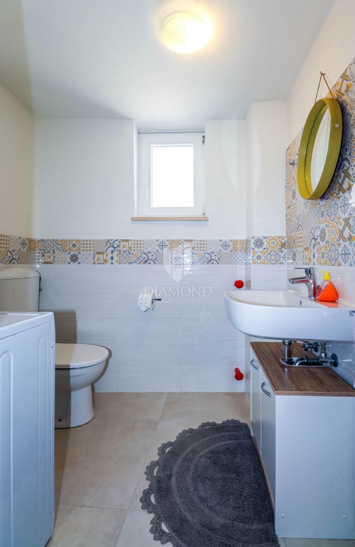 Rovigno, dintorni, casa in pietra con piscina e ampio giardino