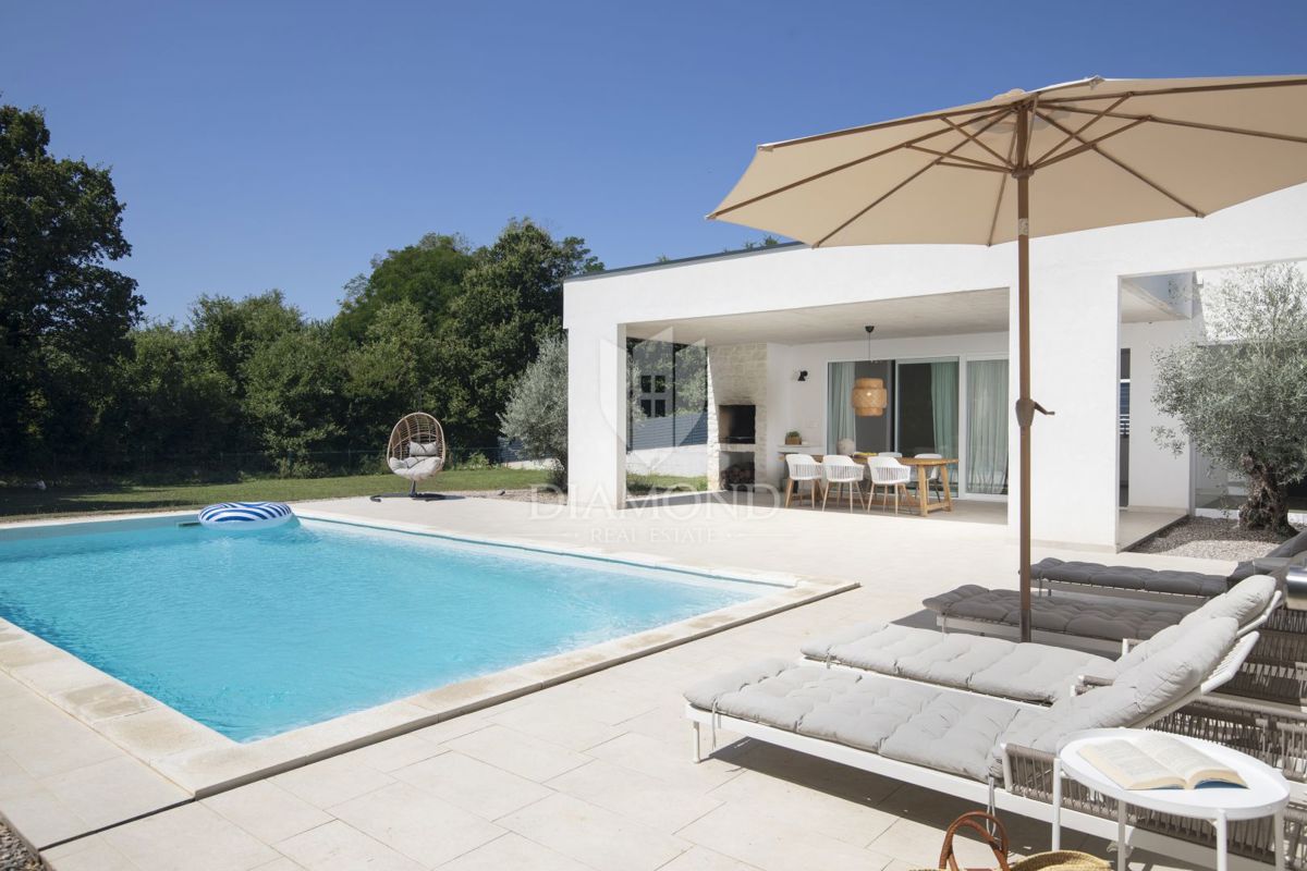 Labin, dintorni, bella casa ad un piano con piscina