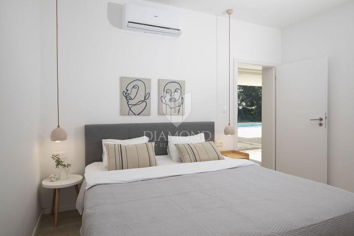 Labin, dintorni, bella casa ad un piano con piscina