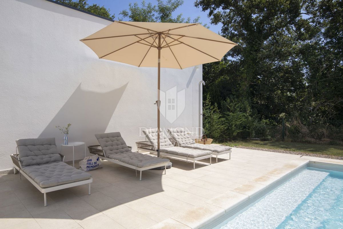 Labin, dintorni, bella casa ad un piano con piscina