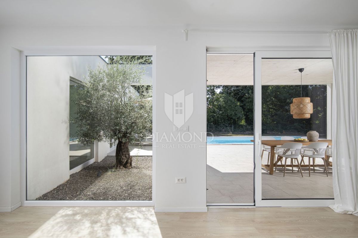 Labin, dintorni, bella casa ad un piano con piscina