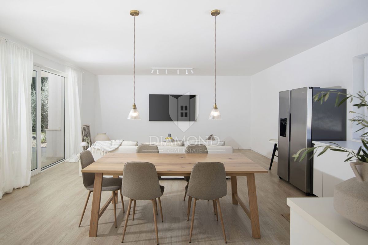 Labin, dintorni, bella casa ad un piano con piscina