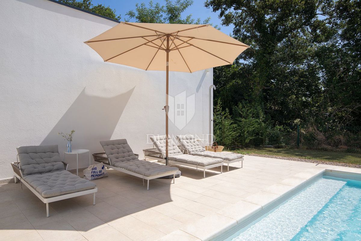 Labin, dintorni, bella casa ad un piano con piscina