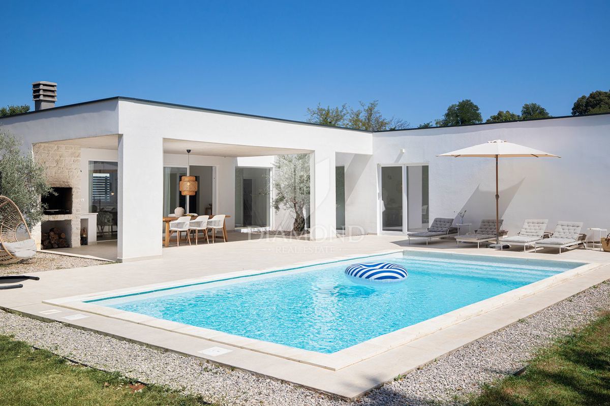 Labin, dintorni, bella casa ad un piano con piscina