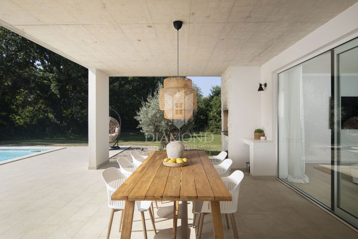 Labin, dintorni, bella casa ad un piano con piscina