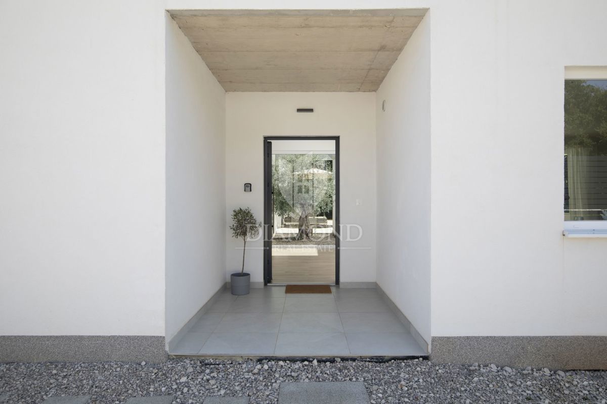 Labin, dintorni, bella casa ad un piano con piscina