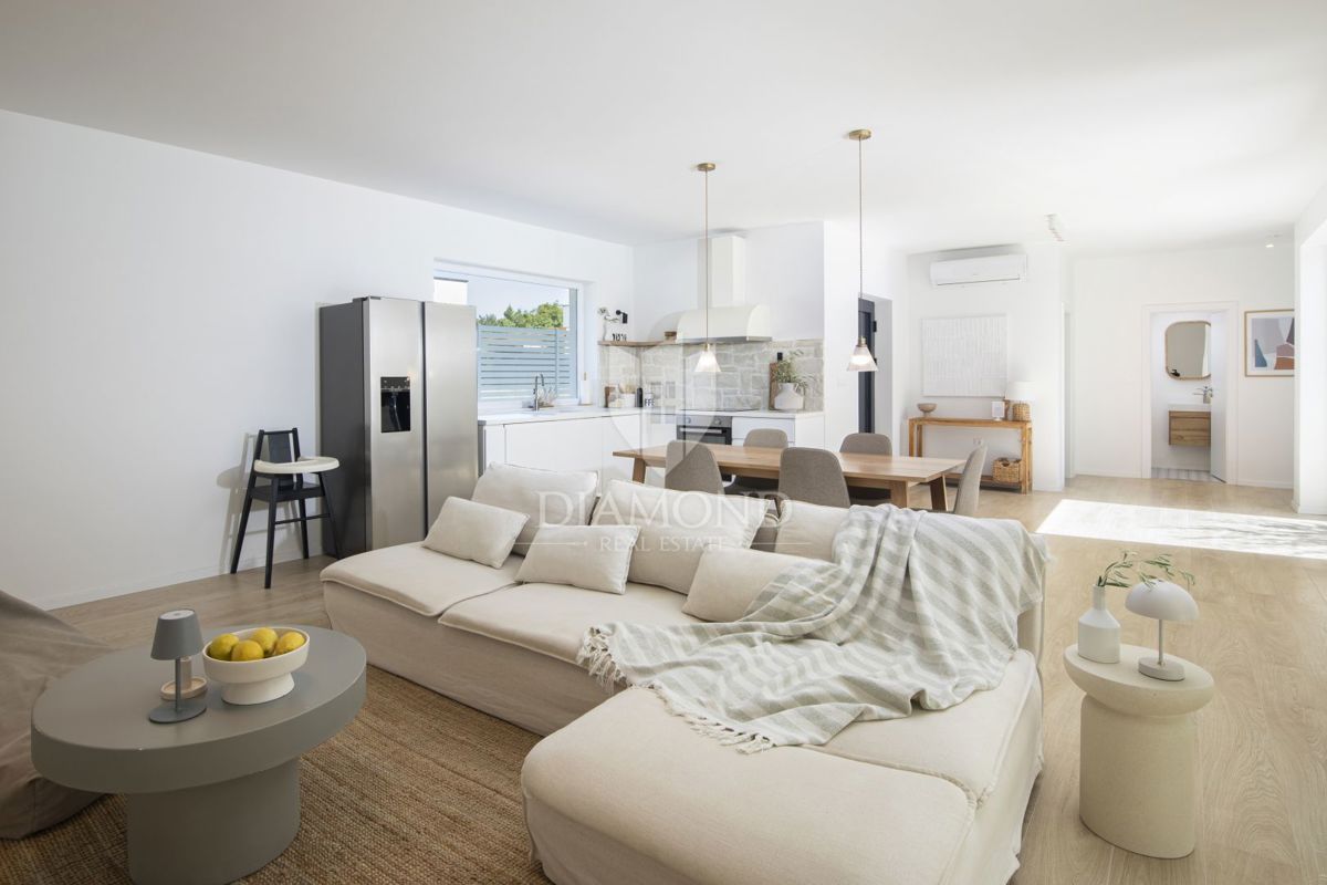 Labin, dintorni, bella casa ad un piano con piscina