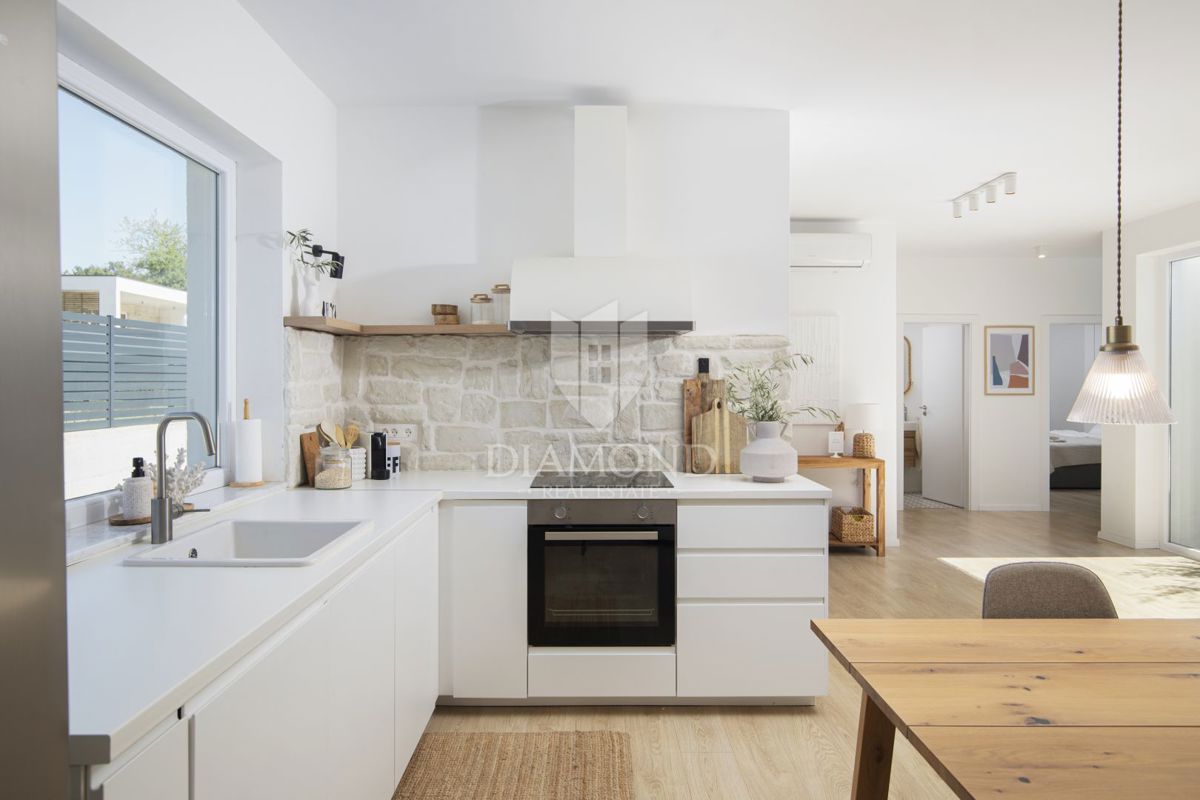 Labin, dintorni, bella casa ad un piano con piscina