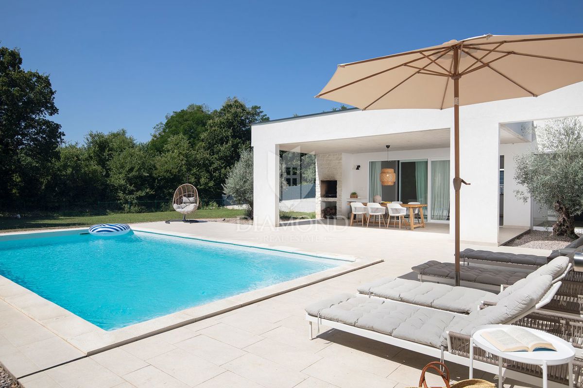 Labin, dintorni, bella casa ad un piano con piscina