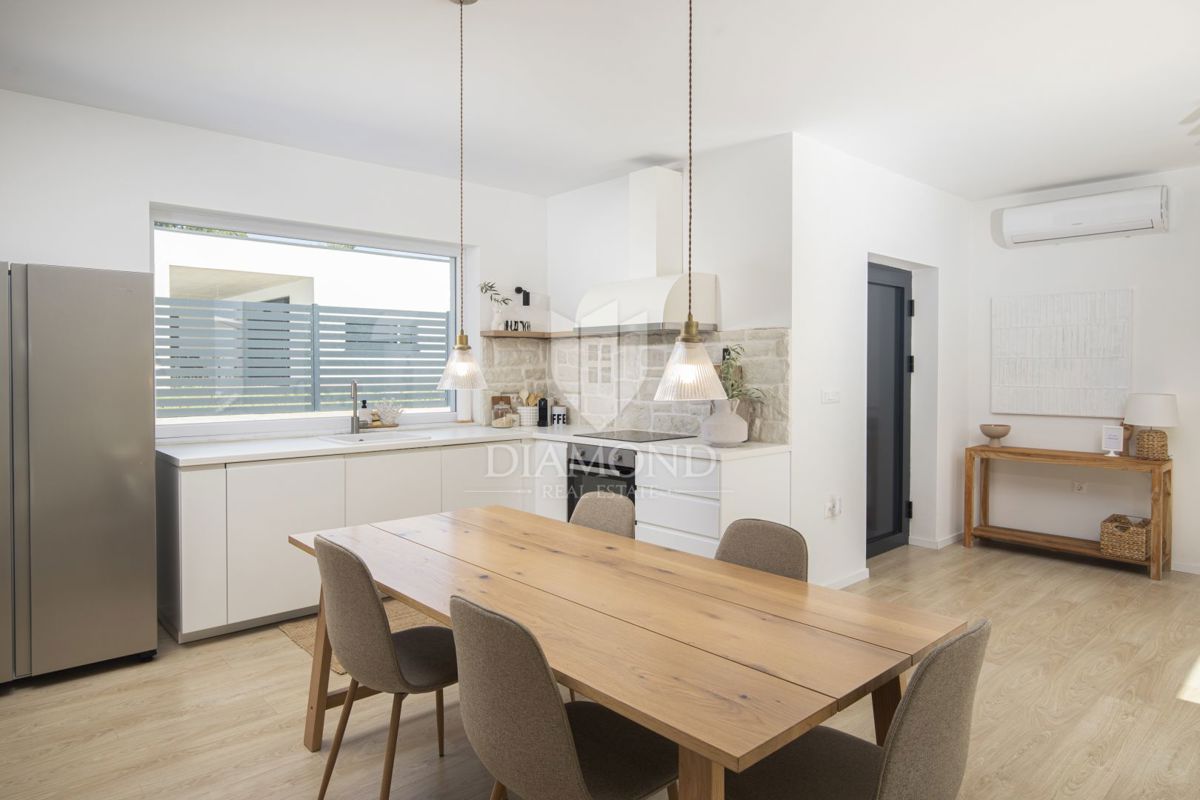 Labin, dintorni, bella casa ad un piano con piscina