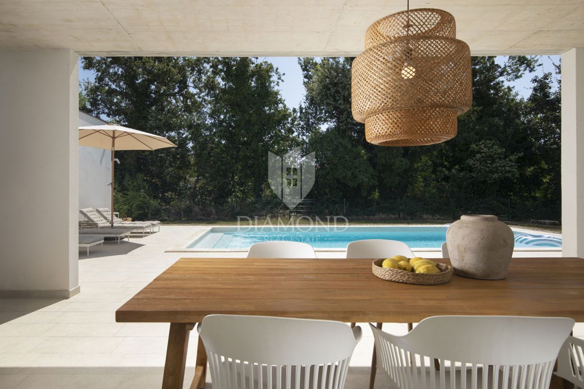 Labin, dintorni, bella casa ad un piano con piscina