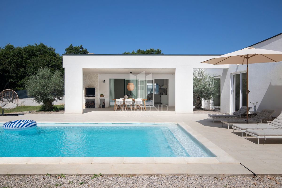 Labin, dintorni, bella casa ad un piano con piscina