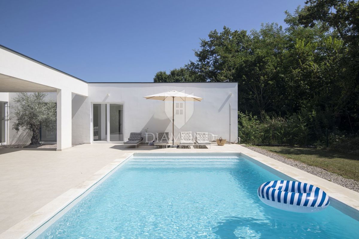 Labin, dintorni, bella casa ad un piano con piscina