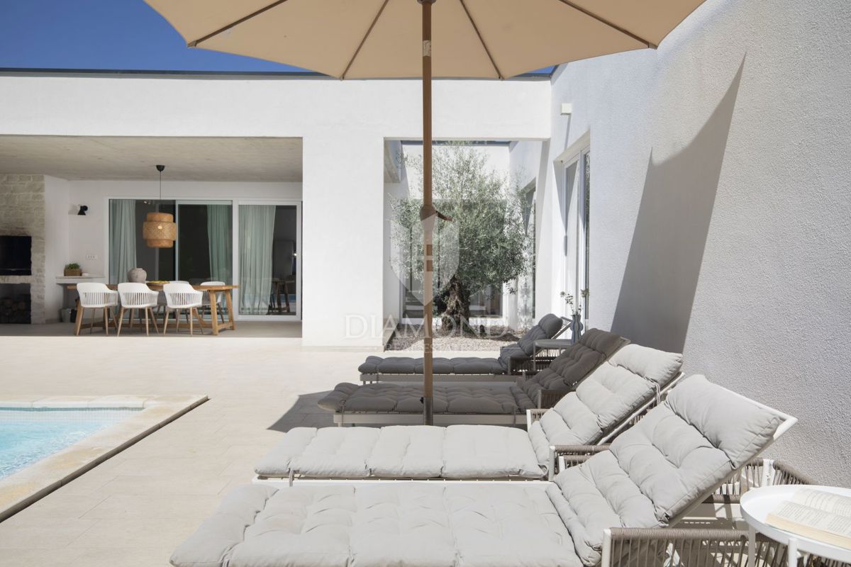 Labin, dintorni, bella casa ad un piano con piscina