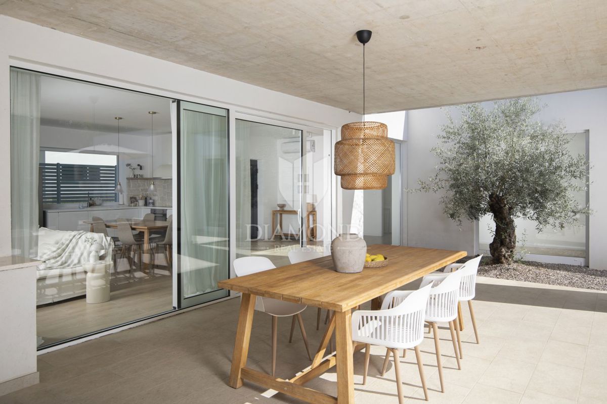 Labin, dintorni, bella casa ad un piano con piscina