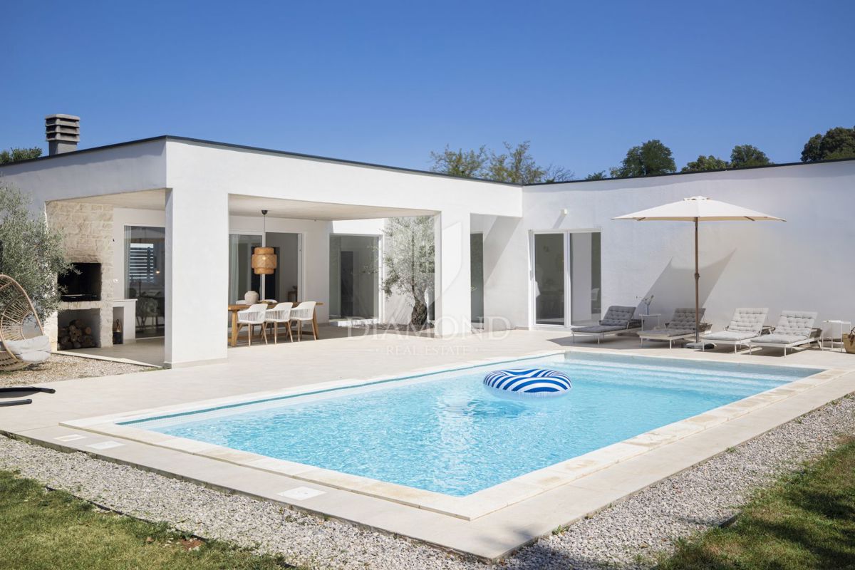 Labin, dintorni, bella casa ad un piano con piscina