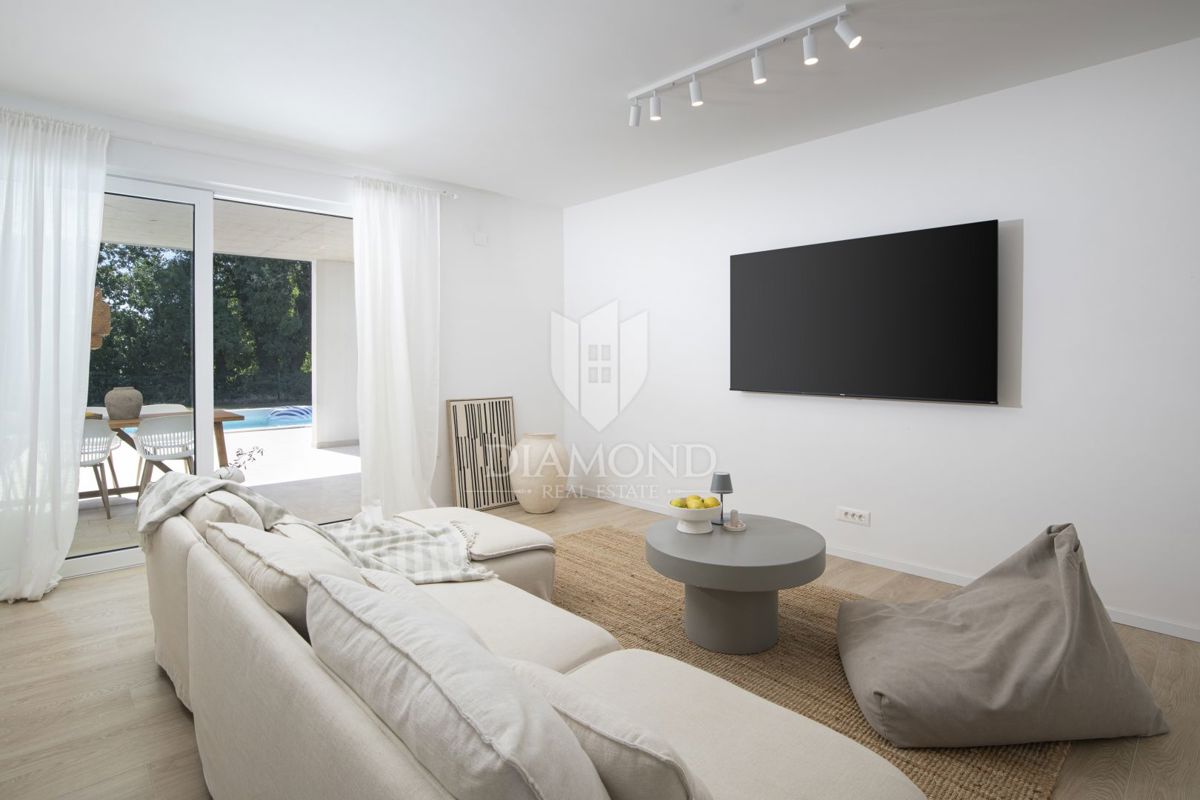 Labin, dintorni, bella casa ad un piano con piscina