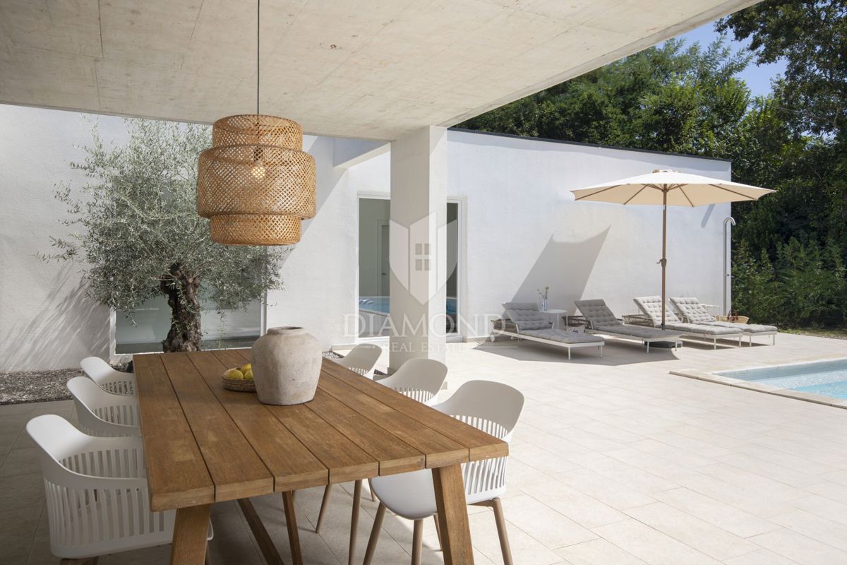 Labin, dintorni, bella casa ad un piano con piscina