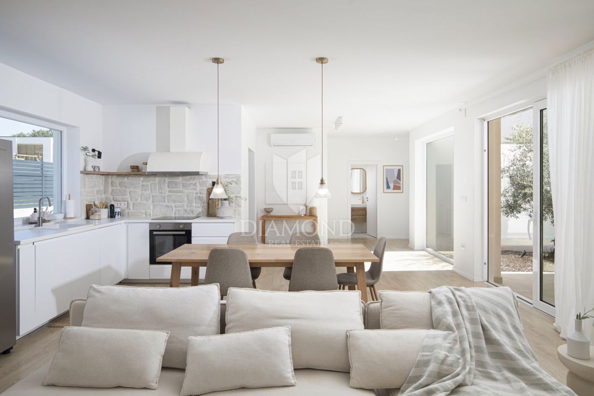 Labin, dintorni, bella casa ad un piano con piscina