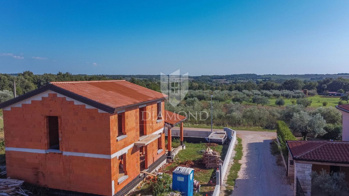 Cittanova, dintorni! Bellissima villa in costruzione a 700 m dal mare!