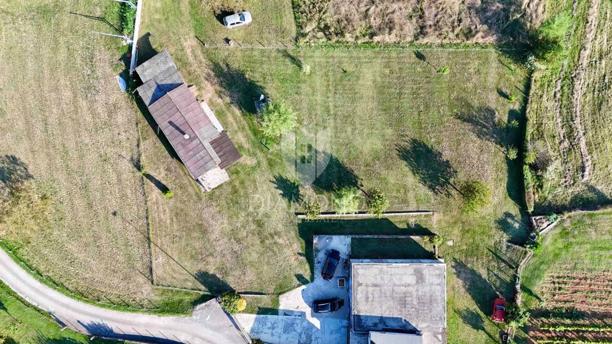 Bel terreno edificabile vicino a Labin