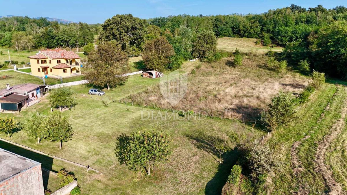 Bel terreno edificabile vicino a Labin