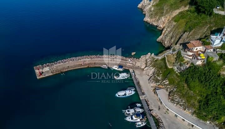 Krk, Casa Unica sul Mare