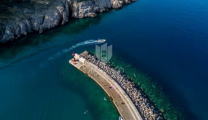 Krk, Casa Unica sul Mare