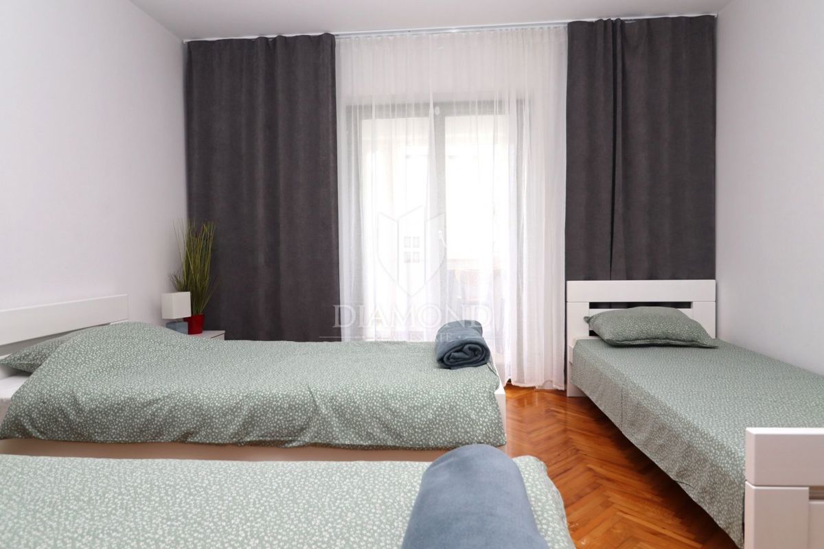 Ampio appartamento su due piani a Parenzo